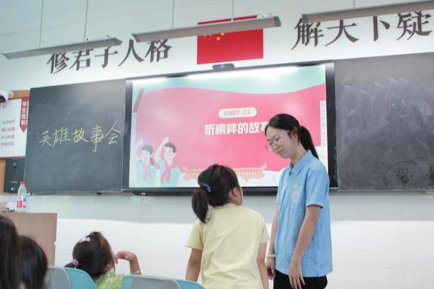 播撒红色火种 照亮童心征途.docx